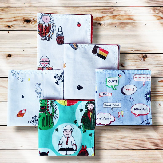 Lot de 5 serviettes de table - FOLKLORES BELGES Lot de 5 serviettes de table - FOLKLORES BELGES